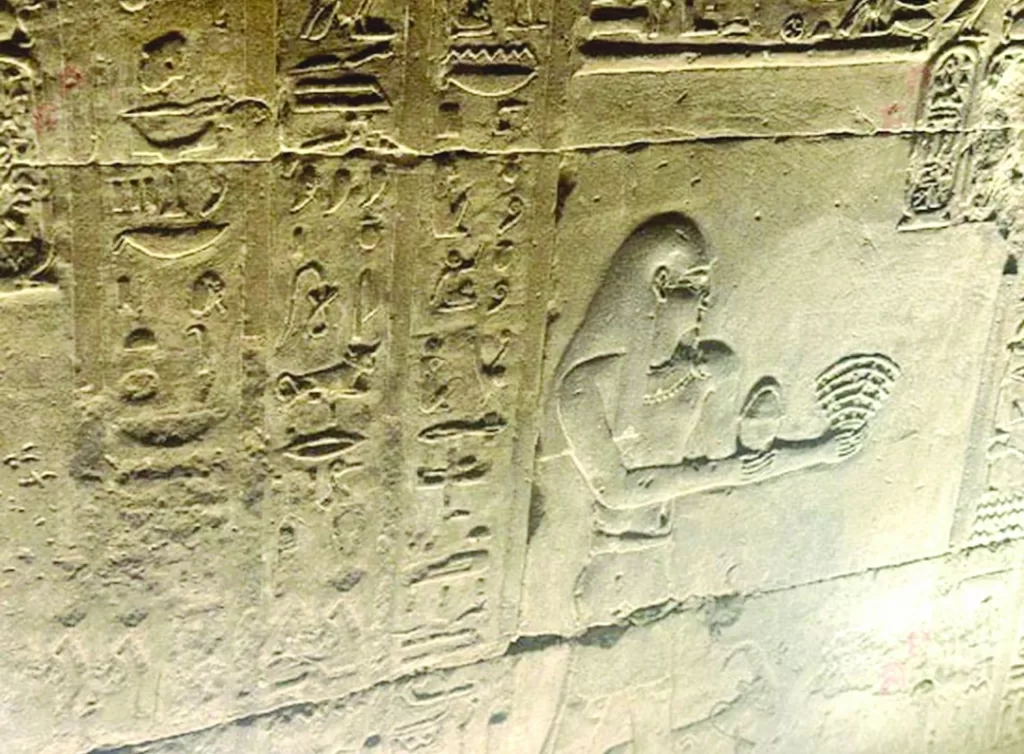Est-ce vraiment un symbole "Wi-Fi" à Edfou?! 4 - Le Progrès Egyptien Est-ce vraiment un symbole "Wi-Fi" à Edfou?! 3 - Le Progrès Egyptien