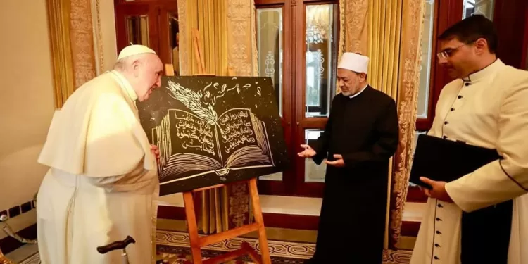 Le Grand Imam d’Al-Azhar rend hommage au pape François : « Un homme d’une humanité exceptionnelle » 2 - Le Progrès Egyptien Le Grand Imam d’Al-Azhar rend hommage au pape François : « Un homme d’une humanité exceptionnelle » 1 - Le Progrès Egyptien