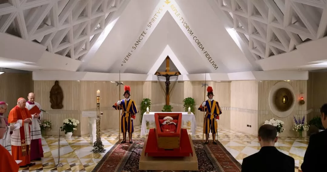Le Vatican dévoile les premières images du corps du pape François 1 - Le Progrès Egyptien