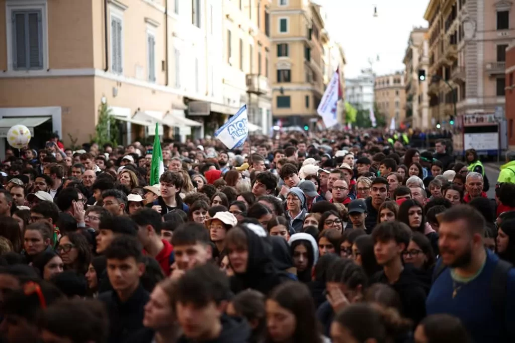 Plus de 250 000 personnes aux funérailles du Pape (Photos) 14 - Le Progrès Egyptien Plus de 250 000 personnes aux funérailles du Pape (Photos) 13 - Le Progrès Egyptien