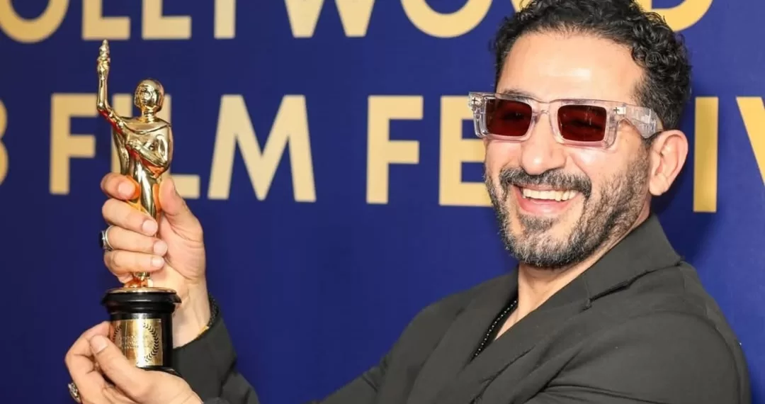 Helmy reçoit le Achievement Award au Festival du film arabe d'Hollywood 2 - Le Progrès Egyptien Helmy reçoit le Achievement Award au Festival du film arabe d'Hollywood 1 - Le Progrès Egyptien