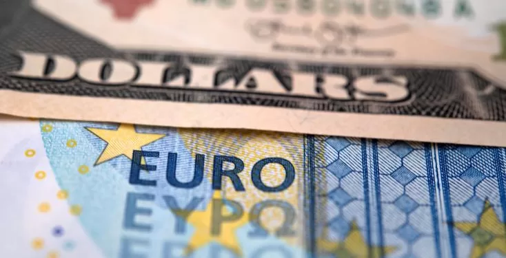 Le dollar s'effondre après l'offensive douanière de Trump qui menace l'économie américaine 2 - Le Progrès Egyptien Le dollar s'effondre après l'offensive douanière de Trump qui menace l'économie américaine 1 - Le Progrès Egyptien