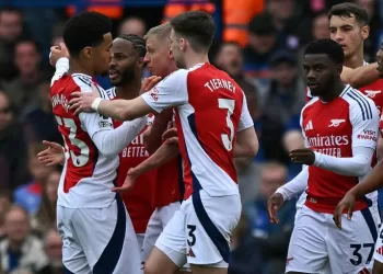 Angleterre: Arsenal à fond, le sacre de Liverpool retardé