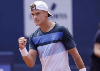 ATP 500 de Barcelone: Alcaraz, diminué, battu par Rune à un mois de Roland-Garros