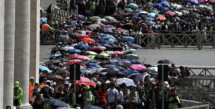 Fidèles et personnalités affluent aux funérailles grandioses du "pape des pauvres" 1 - Le Progrès Egyptien