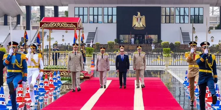 Le Président Al-Sissi dépose une gerbe de fleurs sur le Mémorial des Martyrs des Forces Armées 1 - Le Progrès Egyptien