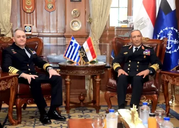 Le commandant de la Marine égyptienne examine la coopération avec la Grèce