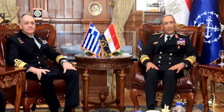 Le commandant de la Marine égyptienne examine la coopération avec la Grèce 2 - Le Progrès Egyptien Le commandant de la Marine égyptienne examine la coopération avec la Grèce 1 - Le Progrès Egyptien