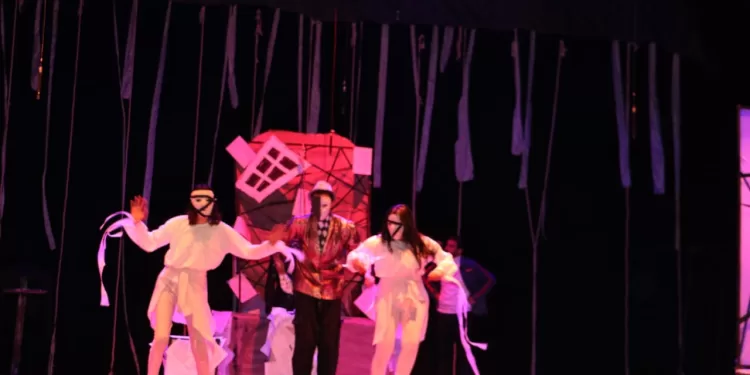 "Le vendeur de livres contrefaits" bouleverse le public au Festival des clubs de théâtre 1 - Le Progrès Egyptien