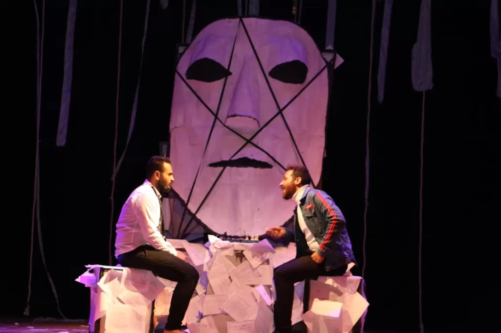 "Le vendeur de livres contrefaits" bouleverse le public au Festival des clubs de théâtre 6 - Le Progrès Egyptien "Le vendeur de livres contrefaits" bouleverse le public au Festival des clubs de théâtre 5 - Le Progrès Egyptien