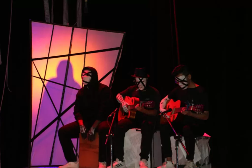 "Le vendeur de livres contrefaits" bouleverse le public au Festival des clubs de théâtre 4 - Le Progrès Egyptien "Le vendeur de livres contrefaits" bouleverse le public au Festival des clubs de théâtre 3 - Le Progrès Egyptien