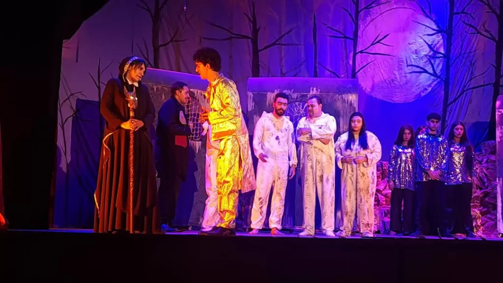 Quand le théâtre devient miroir de l’âme : « Ayn Basira » enflamme la scène de Zagazig 4 - Le Progrès Egyptien Quand le théâtre devient miroir de l’âme : « Ayn Basira » enflamme la scène de Zagazig 3 - Le Progrès Egyptien