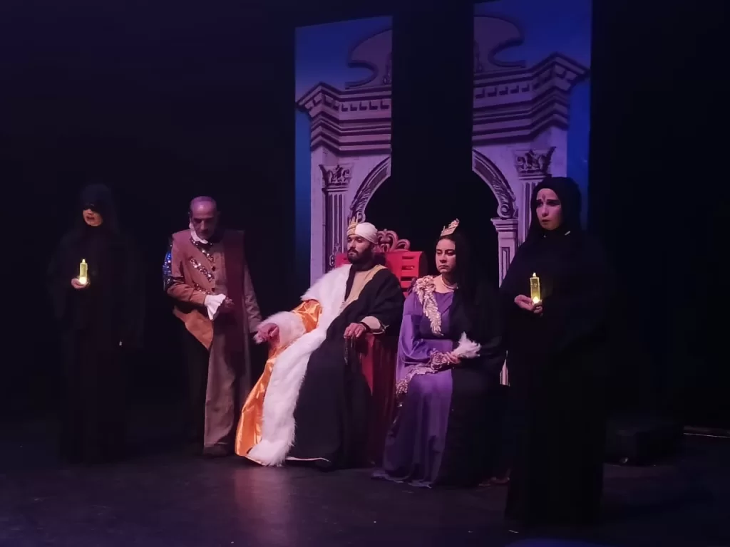 Une fresque poignante sur l’illusion et la chute: "Épopée du mirage" enflamme les planches à Kafr El-Cheikh 8 - Le Progrès Egyptien Une fresque poignante sur l’illusion et la chute: "Épopée du mirage" enflamme les planches à Kafr El-Cheikh 7 - Le Progrès Egyptien