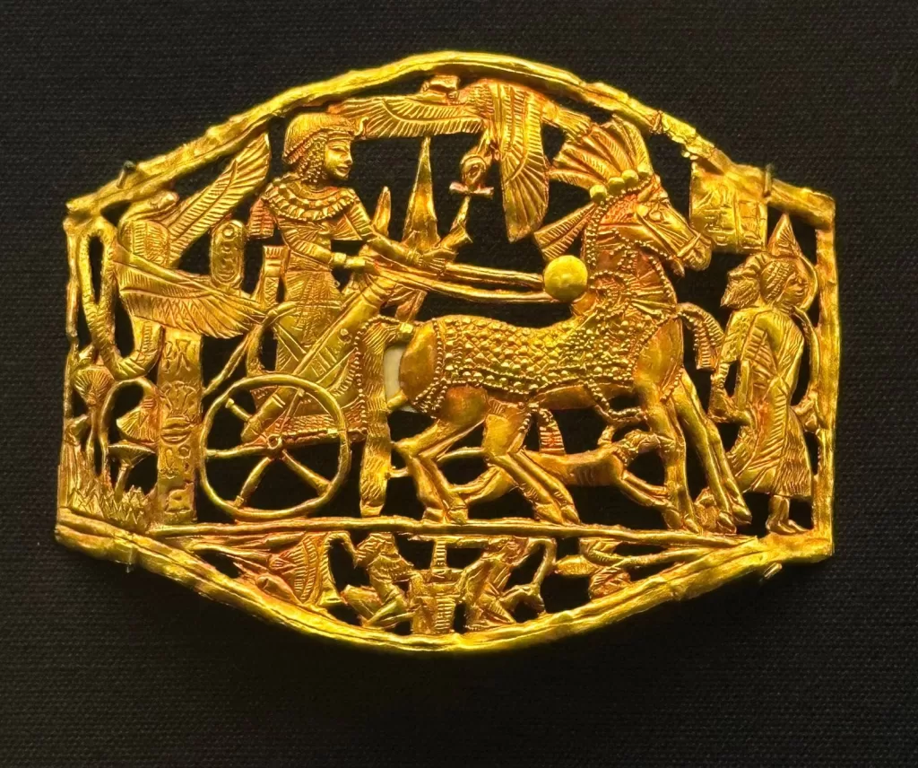 Le GME reçoit 163 pièces des trésors du roi Toutânkhamon 8 - Le Progrès Egyptien Le GME reçoit 163 pièces des trésors du roi Toutânkhamon 7 - Le Progrès Egyptien