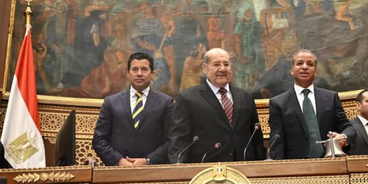 Bourse Nasser: Le ministre de la Jeunesse dans une séance de dialogue au Sénat 2 - Le Progrès Egyptien Bourse Nasser: Le ministre de la Jeunesse dans une séance de dialogue au Sénat 1 - Le Progrès Egyptien