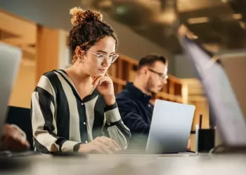 La nouvelle loi du travail, un pas de plus vers l’égalité homme-femme
