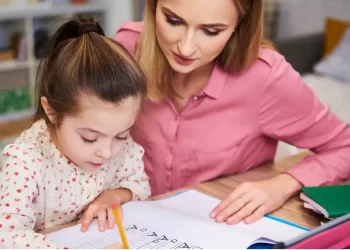 Les Mères, forces tranquilles derrière le succès scolaire de leurs enfants