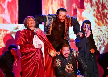 « Le Chemin » : Un souffle d’histoire et d’humanité sur les planches du théâtre Al-Samer