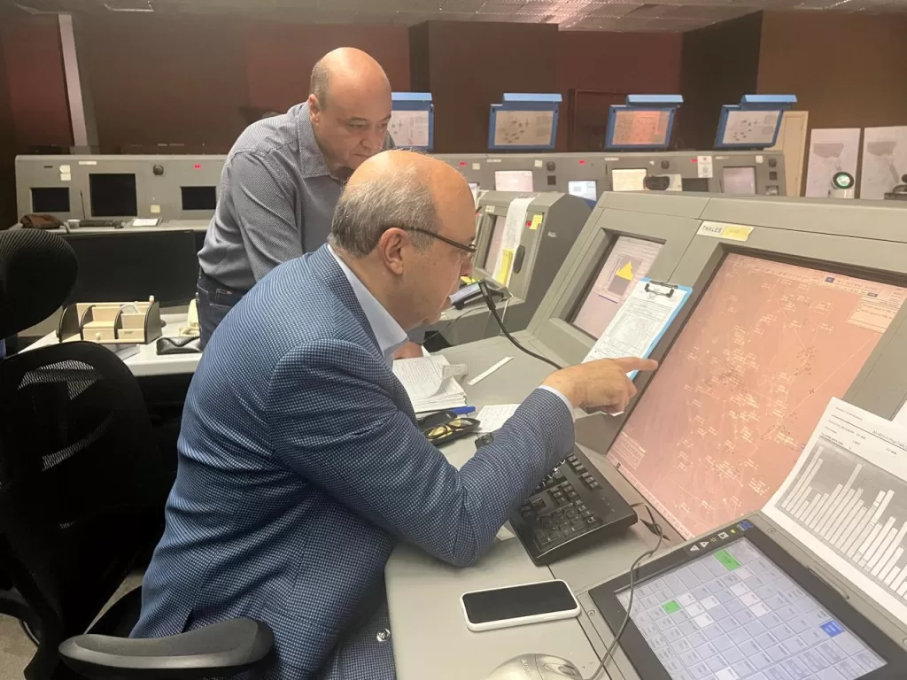 Alerte régionale : le ministre de l’Aviation civile inspecte les Centres d’opérations et des vols sont détournés vers l’Egypte 6 - Le Progrès Egyptien Alerte régionale : le ministre de l’Aviation civile inspecte les Centres d’opérations et des vols sont détournés vers l’Egypte 5 - Le Progrès Egyptien