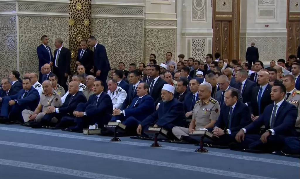 Al-Sissi accomplit la prière de l'Aïd à la mosquée Masjid Misr Al-Kabir (Photos) 12 - Le Progrès Egyptien Al-Sissi accomplit la prière de l'Aïd à la mosquée Masjid Misr Al-Kabir (Photos) 11 - Le Progrès Egyptien