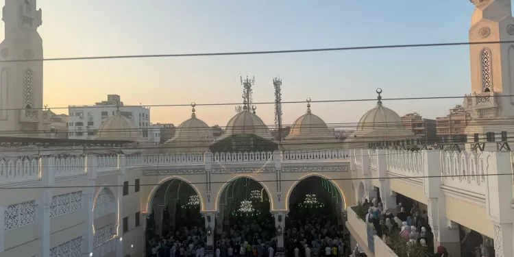 Des fidèles rassemblés pour la prière de l’Aïd à la mosquée Al-Siddiq de Sheraton 1 - Le Progrès Egyptien