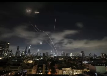 L’Iran frappe des bases américaines dans les pays du Golfe