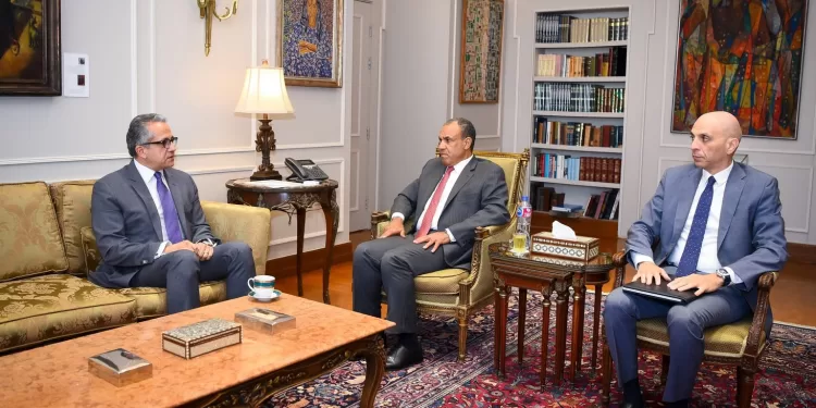 Abdel Aati s’entretient avec le candidat au poste de directeur de l’Unesco 1 - Le Progrès Egyptien