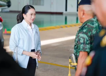 Thaïlande: la Première ministre en opération rabibochage avec l’armée