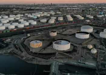 Les cours du pétrole s’envolent de plus de 7% après les frappes israéliennes sur l’Iran