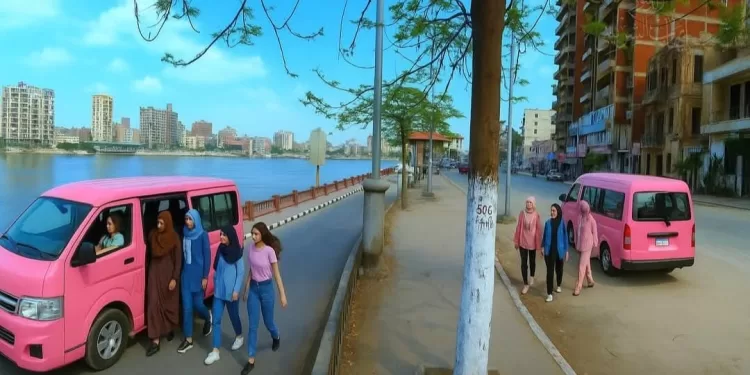 Un bus rose réservé aux femmes : Une idée qui divise 2 - Le Progrès Egyptien Un bus rose réservé aux femmes : Une idée qui divise 1 - Le Progrès Egyptien