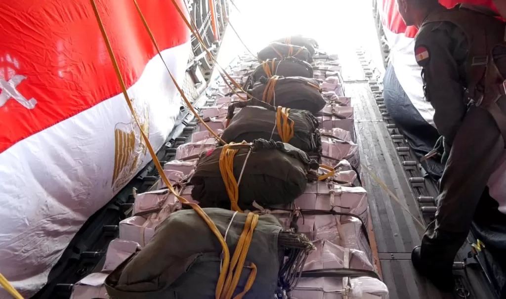 L'Égypte largue des tonnes d'aide humanitaire sur la bande de Gaza 4 - Le Progrès Egyptien L'Égypte largue des tonnes d'aide humanitaire sur la bande de Gaza 3 - Le Progrès Egyptien