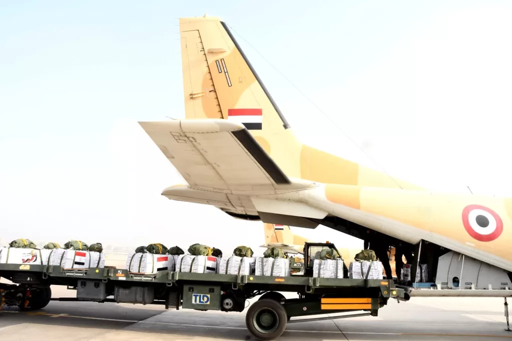 L'Égypte largue des tonnes d'aide humanitaire sur la bande de Gaza 6 - Le Progrès Egyptien L'Égypte largue des tonnes d'aide humanitaire sur la bande de Gaza 5 - Le Progrès Egyptien