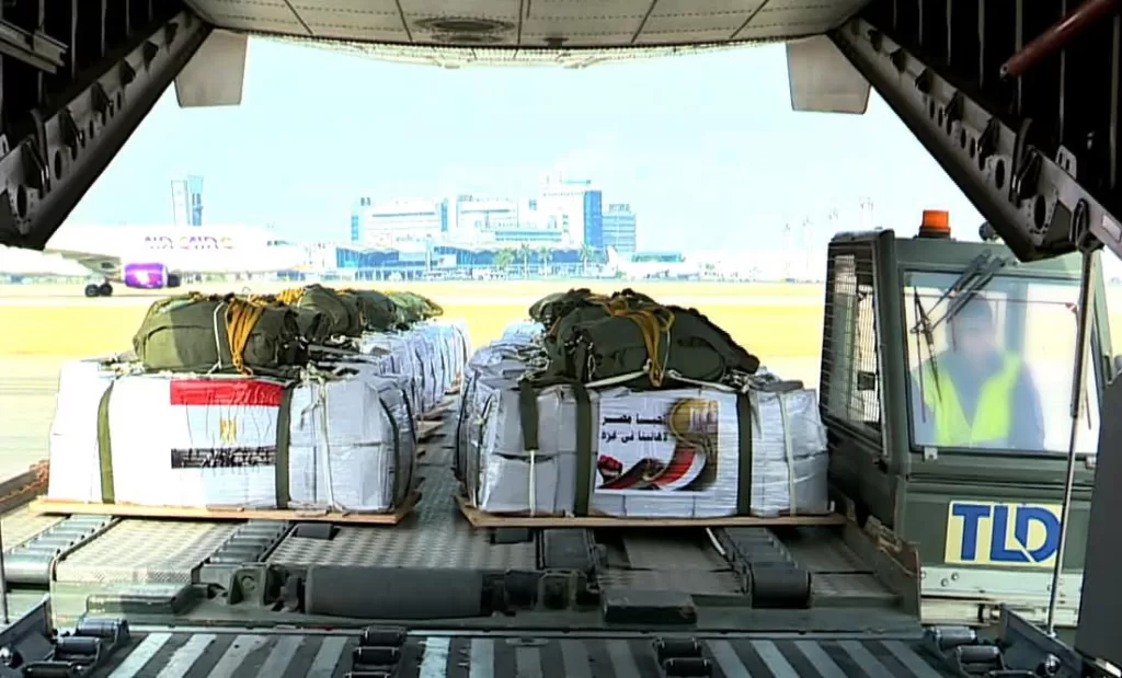 L'Égypte largue des tonnes d'aide humanitaire sur la bande de Gaza 8 - Le Progrès Egyptien L'Égypte largue des tonnes d'aide humanitaire sur la bande de Gaza 7 - Le Progrès Egyptien