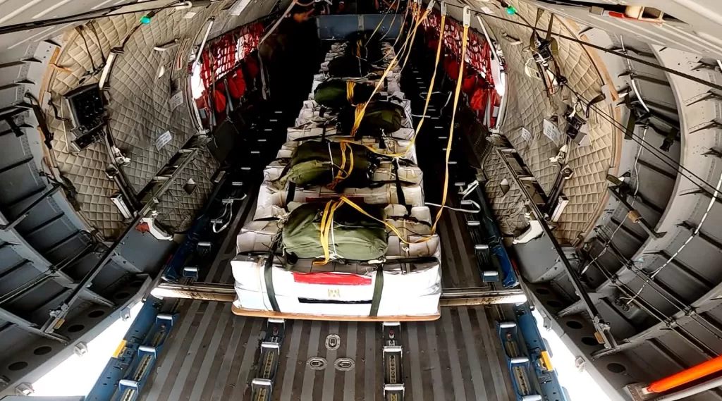 L'Égypte largue des tonnes d'aide humanitaire sur la bande de Gaza 10 - Le Progrès Egyptien L'Égypte largue des tonnes d'aide humanitaire sur la bande de Gaza 9 - Le Progrès Egyptien