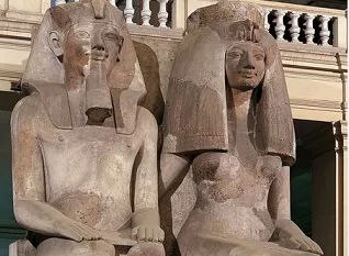 Les statues d’Aménophis III et la reine Tiyi exposées au GME 2 - Le Progrès Egyptien Les statues d’Aménophis III et la reine Tiyi exposées au GME 1 - Le Progrès Egyptien