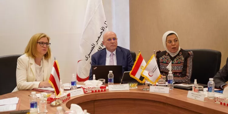 La ministre autrichienne des AE visite le Croissant Rouge égyptien 2 - Le Progrès Egyptien La ministre autrichienne des AE visite le Croissant Rouge égyptien 1 - Le Progrès Egyptien