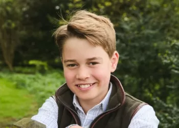 Le prince George sosie de William sur le portrait de ses 12 ans