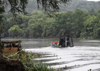 Plus de 80 morts dans les inondations au Texas, l’espoir de retouver des survivants s’amenuise