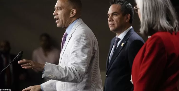 Obama à nouveau ciblé par la Maison Blanche, enlisée dans la polémique Epstein 1 - Le Progrès Egyptien