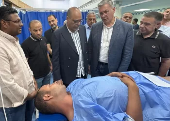 Visite aux blessés de l’accident de la barge dans le golfe de Suez