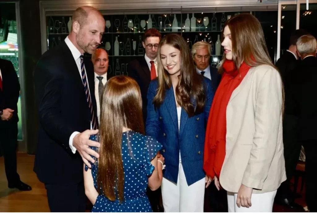 Charlotte princesse modèle pour l’Euro: Elle assure sous les yeux de William 4 - Le Progrès Egyptien Charlotte princesse modèle pour l’Euro: Elle assure sous les yeux de William 3 - Le Progrès Egyptien