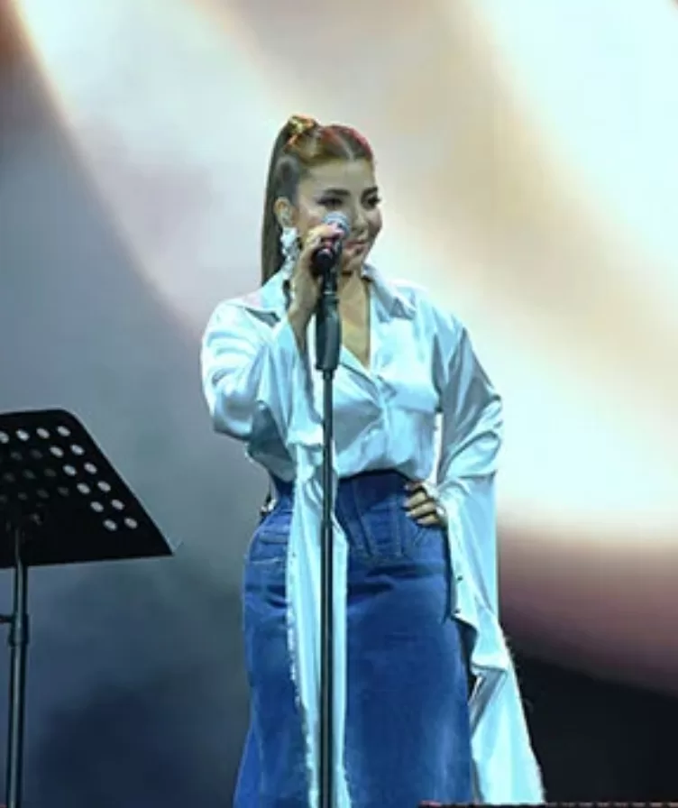 Assala remercie l’Égypte lors de son concert au Festival d’Al-Alamein 8 - Le Progrès Egyptien Assala remercie l’Égypte lors de son concert au Festival d’Al-Alamein 7 - Le Progrès Egyptien