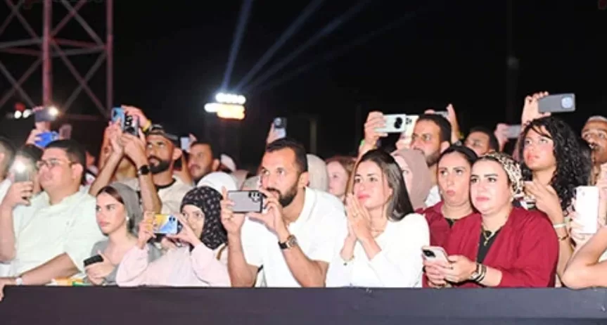 Assala remercie l’Égypte lors de son concert au Festival d’Al-Alamein 6 - Le Progrès Egyptien Assala remercie l’Égypte lors de son concert au Festival d’Al-Alamein 5 - Le Progrès Egyptien