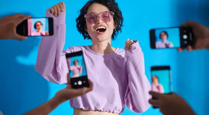 Deepfakes, influenceurs virtuels et “clean grunge”: Les buzz du moment 2 - Le Progrès Egyptien Deepfakes, influenceurs virtuels et “clean grunge”: Les buzz du moment 1 - Le Progrès Egyptien