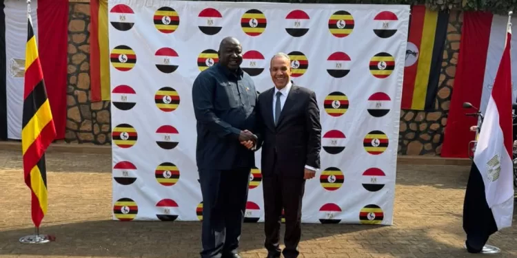 Rencontre diplomatique à Kampala : Le ministre Badr Abdel-Aati renforce les liens avec l’Ouganda 2 - Le Progrès Egyptien Rencontre diplomatique à Kampala : Le ministre Badr Abdel-Aati renforce les liens avec l’Ouganda 1 - Le Progrès Egyptien