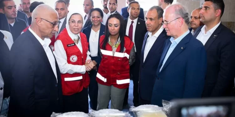 Le ministre des Affaires étrangères et le Premier ministre palestinien visitent le « cuisine humanitaire » de Sheikh Zuweid 2 - Le Progrès Egyptien Le ministre des Affaires étrangères et le Premier ministre palestinien visitent le « cuisine humanitaire » de Sheikh Zuweid 1 - Le Progrès Egyptien