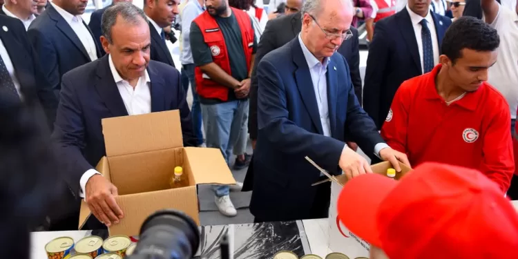 Al-Arich : le ministre Badr Abdel-Aati et le Premier ministre palestinien visitent le centre logistique du Croissant-Rouge égyptien 2 - Le Progrès Egyptien Al-Arich : le ministre Badr Abdel-Aati et le Premier ministre palestinien visitent le centre logistique du Croissant-Rouge égyptien 1 - Le Progrès Egyptien