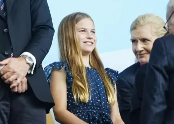 Charlotte princesse modèle pour l’Euro: Elle assure sous les yeux de William