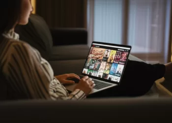 Le tourbillon du streaming: Comment les plateformes redéfinissent notre rapport à la culture