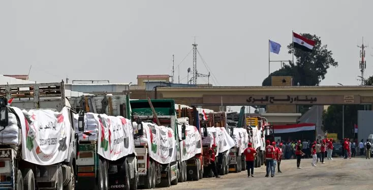 À l’entrée de Gaza, des centaines de camions humanitaires bloqués et une aide au compte-gouttes 2 - Le Progrès Egyptien À l’entrée de Gaza, des centaines de camions humanitaires bloqués et une aide au compte-gouttes 1 - Le Progrès Egyptien
